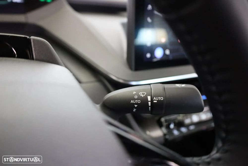 Toyota Prius 2.0 Plug-in Luxury - 47