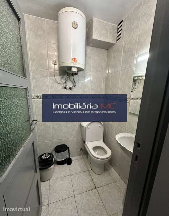 Apartamento T1 transformado em T3 junto à Avenida da República - Grande imagem: 5/7