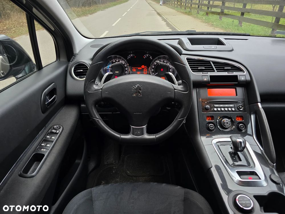 Peugeot 3008 Hybrid4 - 5