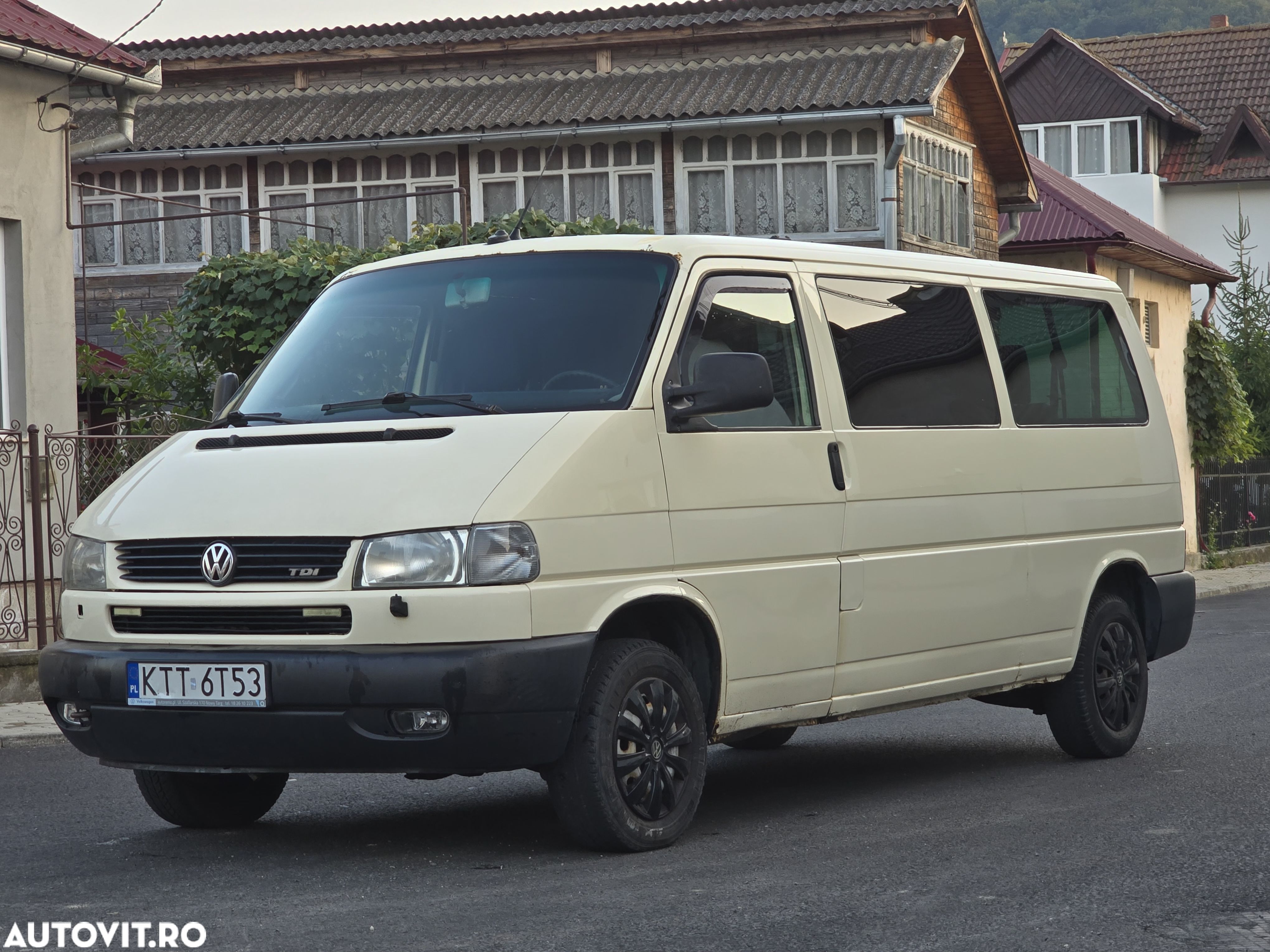 Volkswagen Caravelle - 1