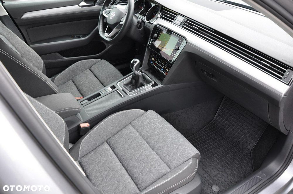 Volkswagen Passat - 29