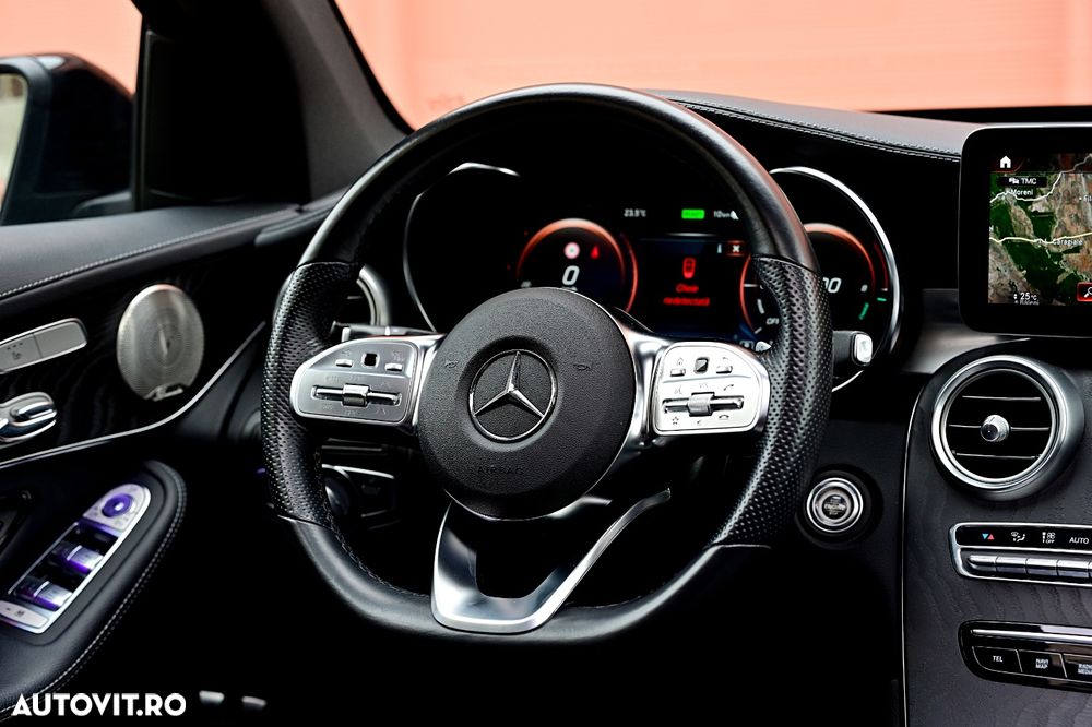 Mercedes-Benz GLC 300 e 4Matic 9G-TRONIC AMG Line Plus - 24