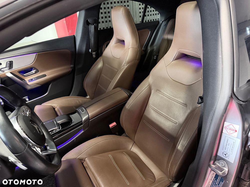 Mercedes-Benz CLA 220 4-Matic AMG Line 7G-DCT - 11