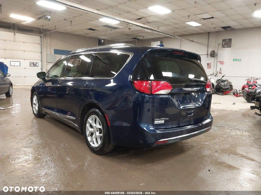 Chrysler Pacifica - 6