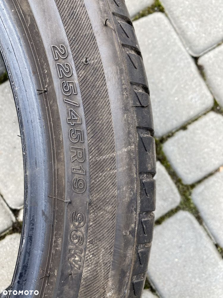 Opona letnia 225/45/19 Bridgestone Turanza z 2022 roku - 4