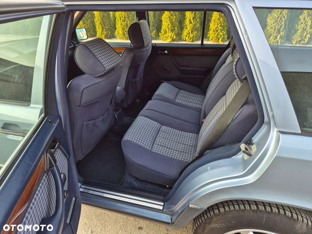 Mercedes-Benz W124 (1984-1993) - 12