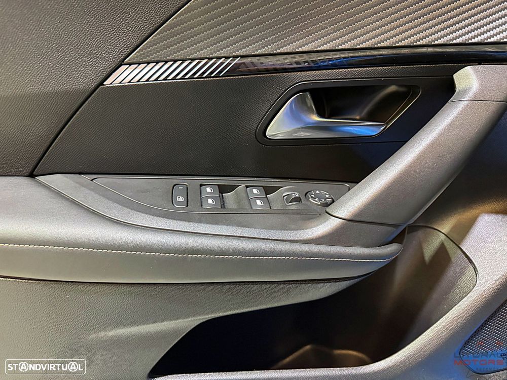 Peugeot 2008 1.2 PureTech Allure Pack EAT8 - 17