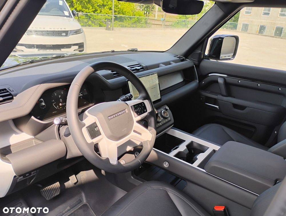 Land Rover Defender - 10