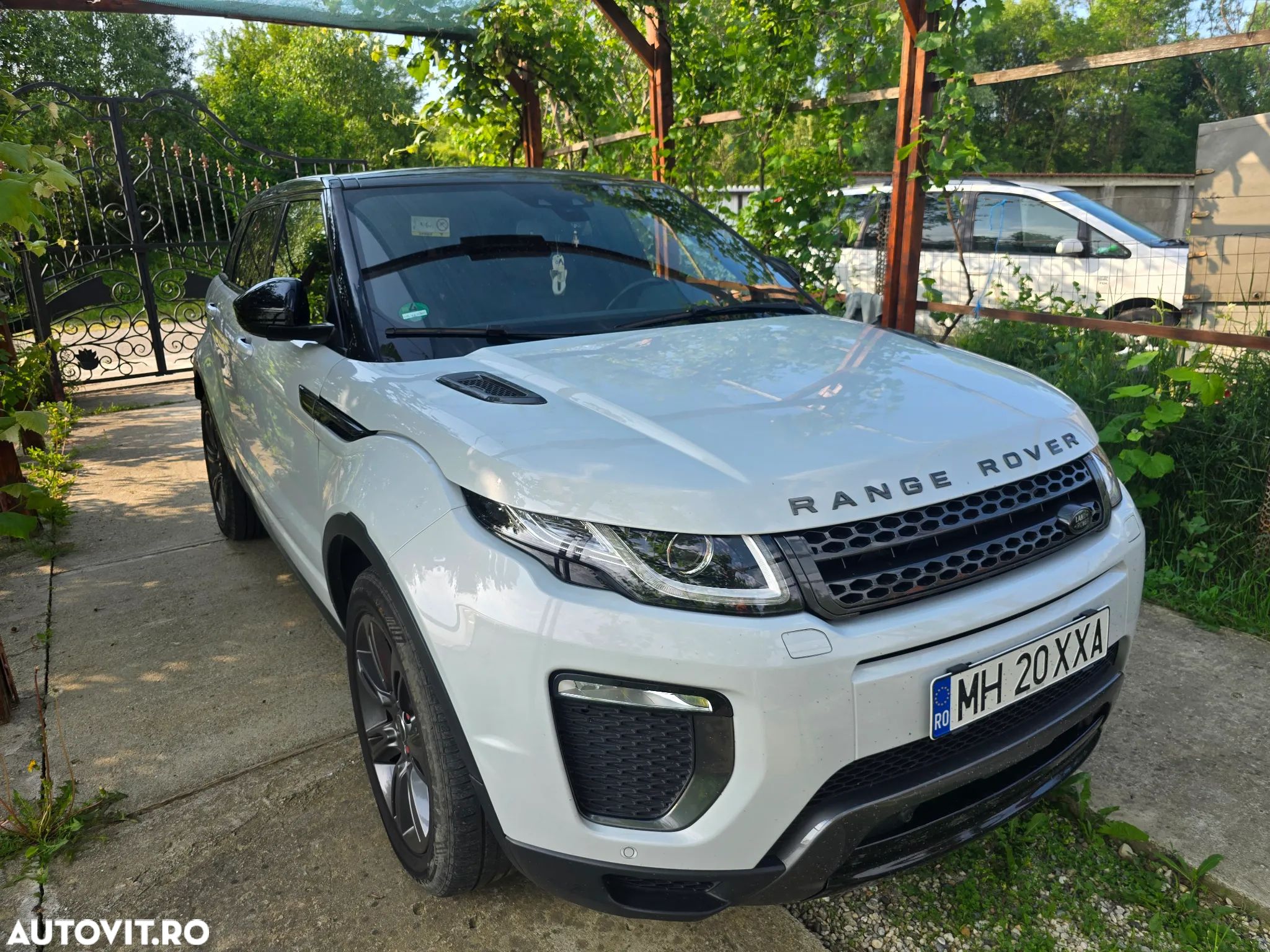 Land Rover Range Rover Evoque 2.0 D180 R-Dynamic - 1