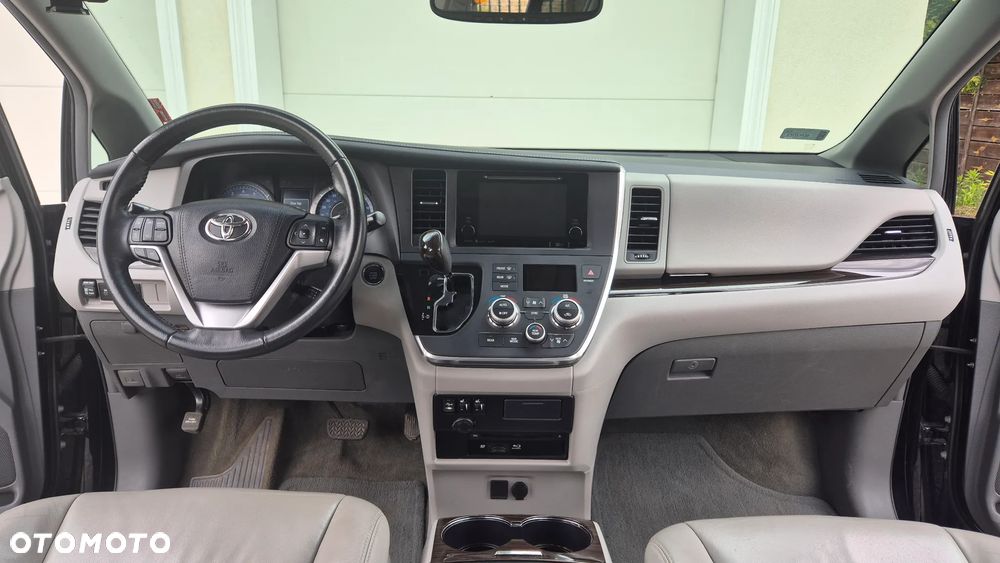Toyota Sienna - 32