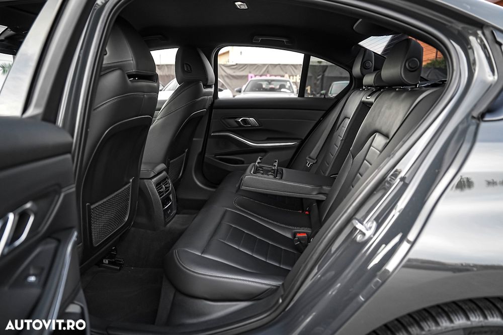 BMW Seria 3 318i Aut. M Sport - 24