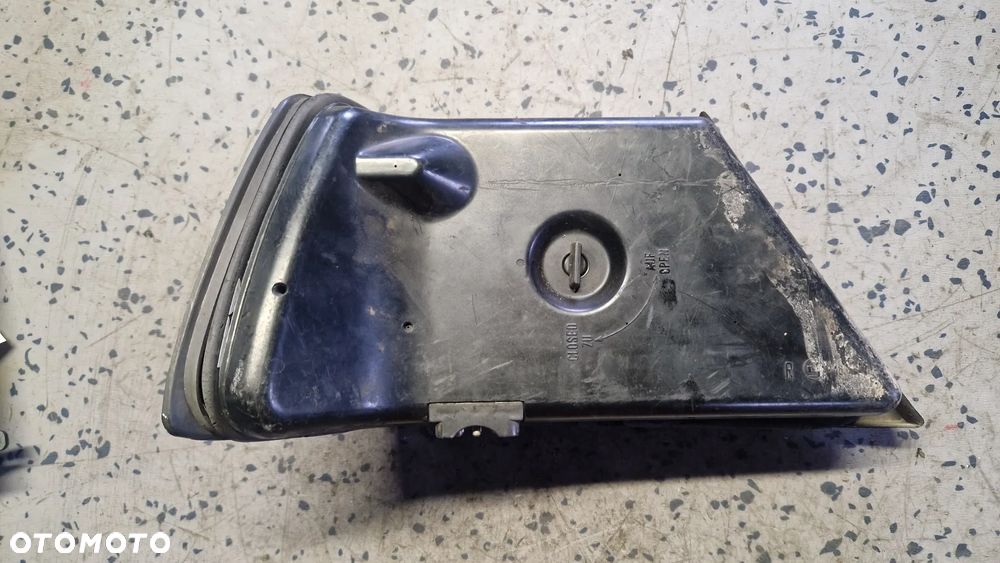 MERCEDES W124 LAMPA TYŁ PRAWA - 2