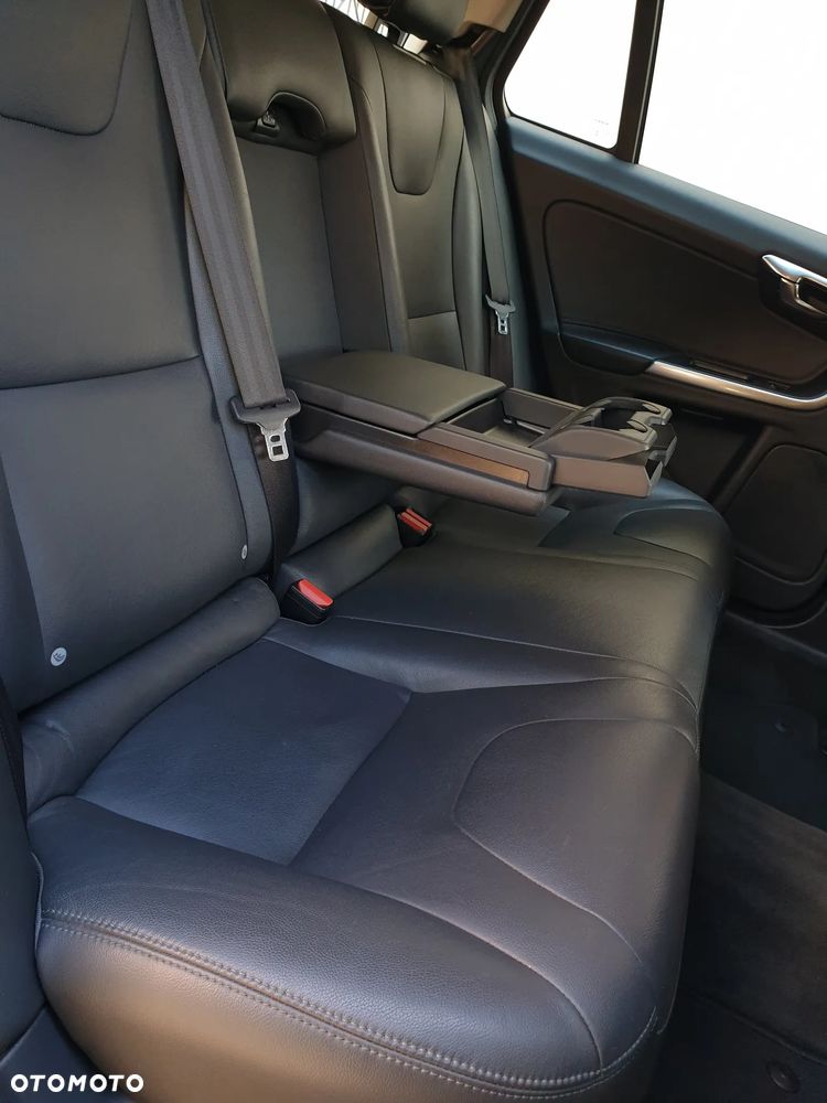Volvo V60 D3 Geartronic Summum - 34