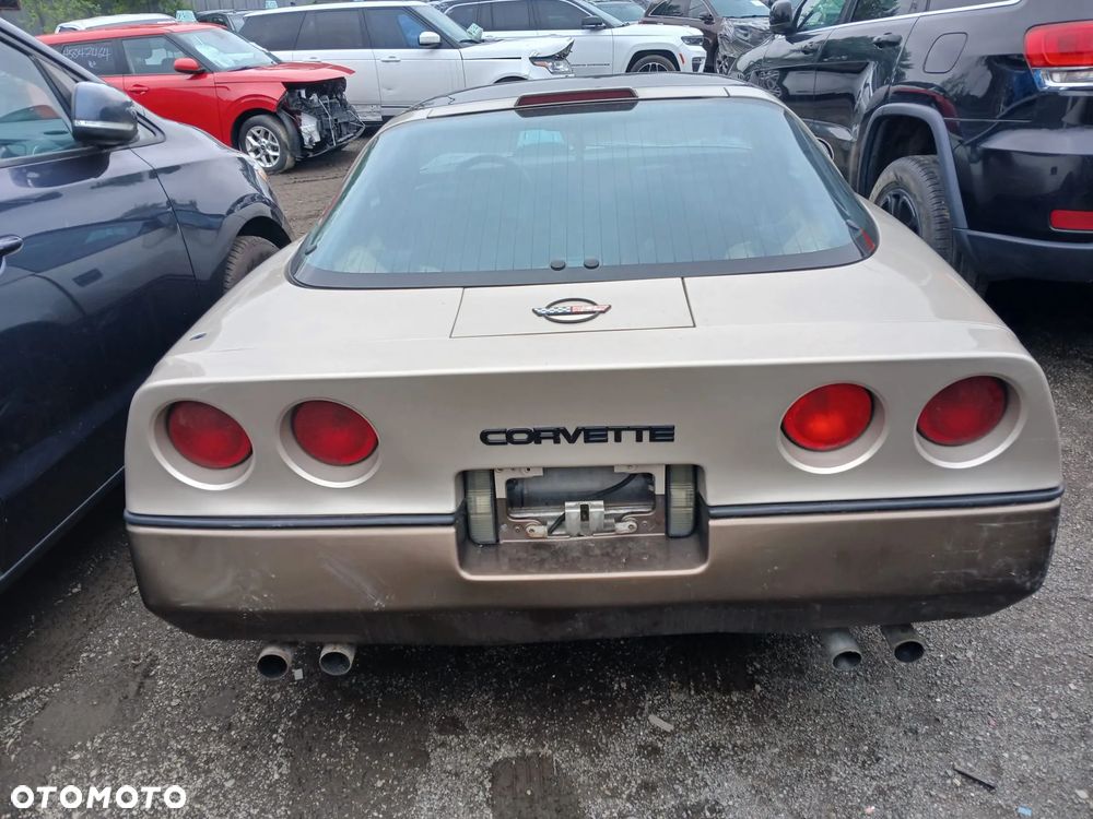 Chevrolet Corvette - 4