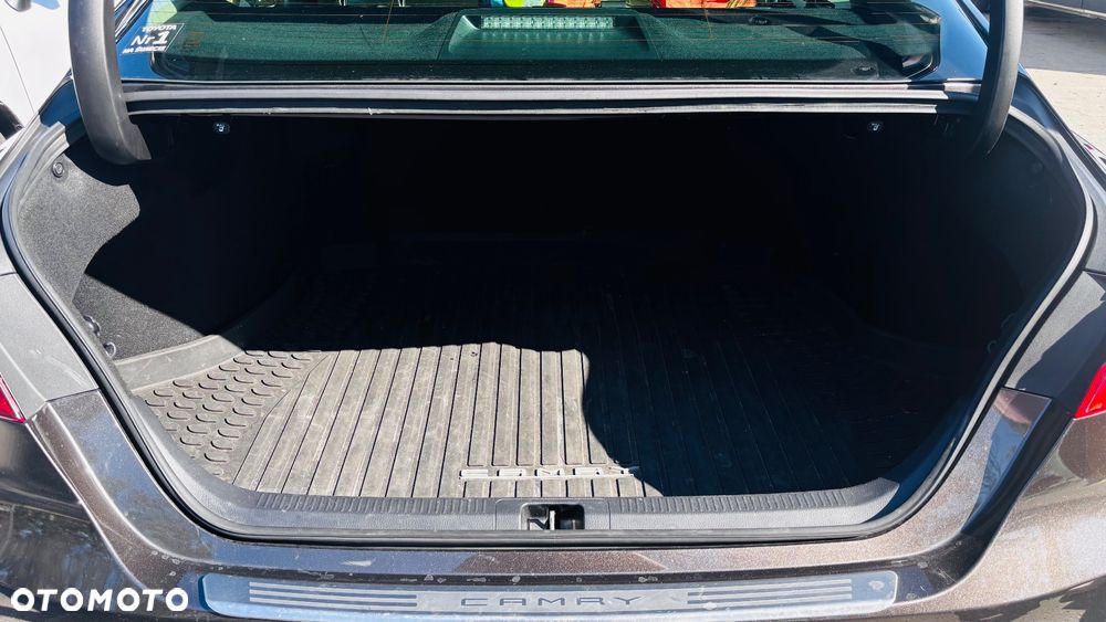 Toyota Camry 2.5 Hybrid Comfort CVT - 32