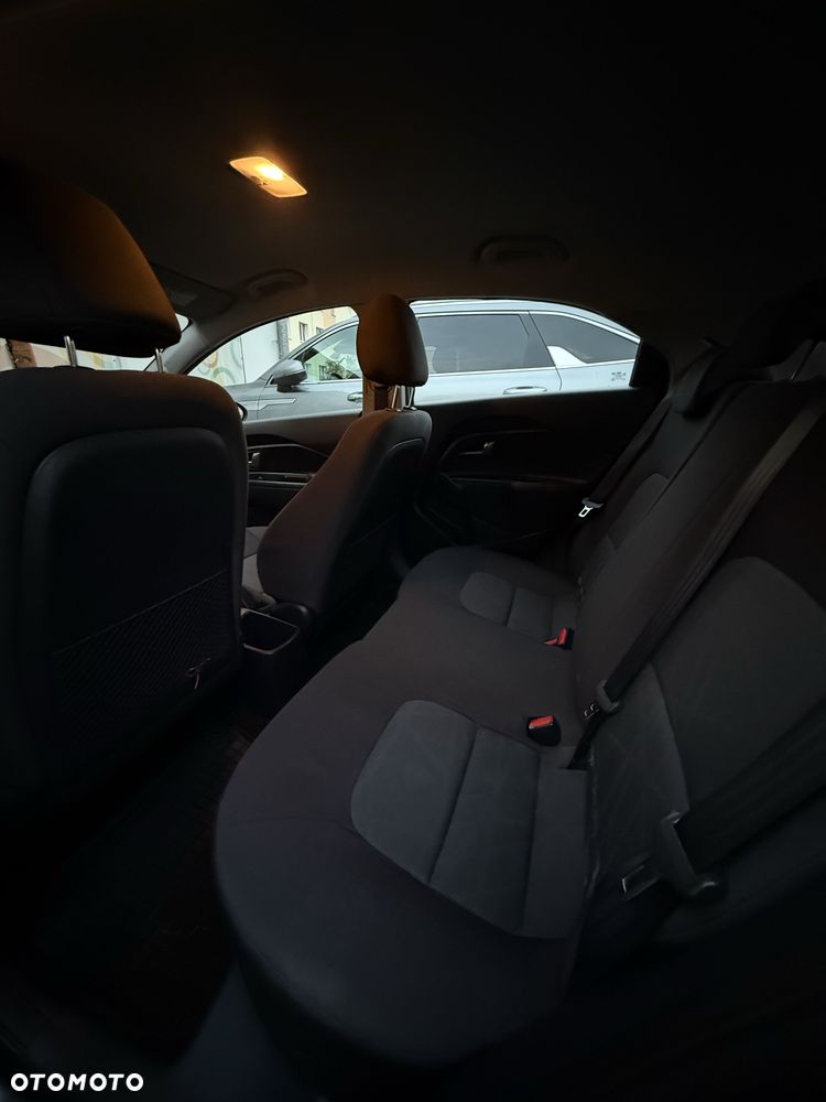 Kia Rio - 8
