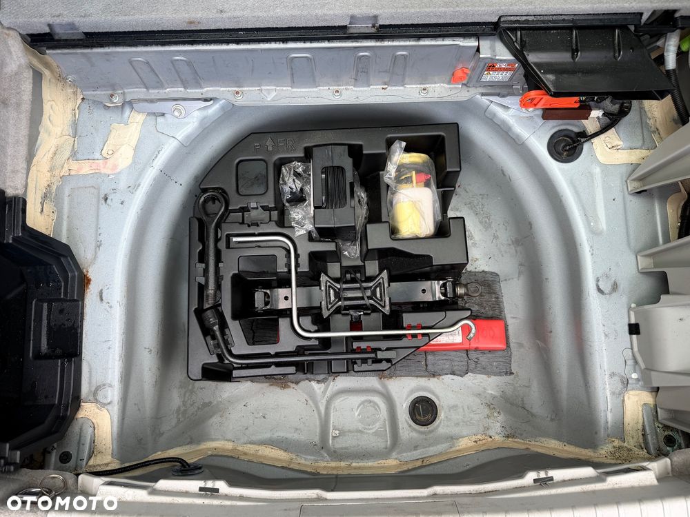 Toyota Prius 1.8 HSD Premium - 26