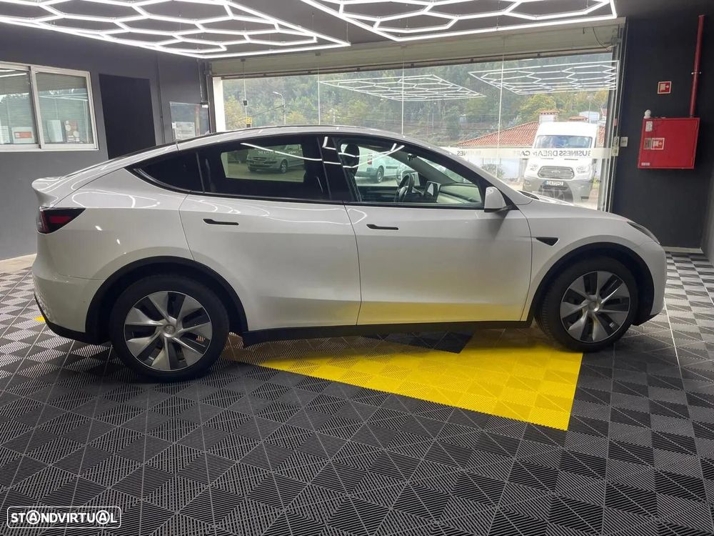 Tesla Model Y Long-Range RWD - 15