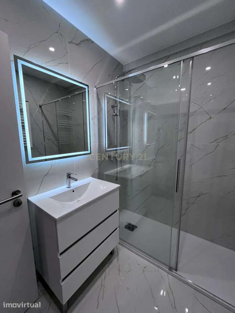 Apartamento Renovado em Cascais com Excelente Localização perto da pra - Grande imagem: 4/13