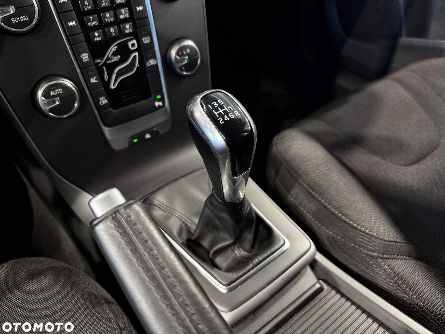 Volvo V40 - 23
