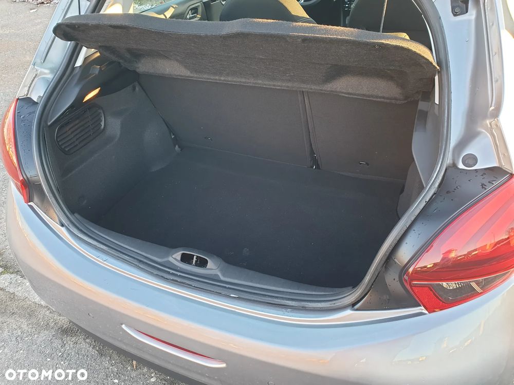 Peugeot 208 1.2 PureTech Active - 12