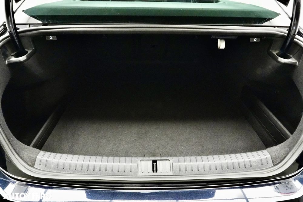 Volkswagen Passat 2.0 TDI DSG Comfortline - 32