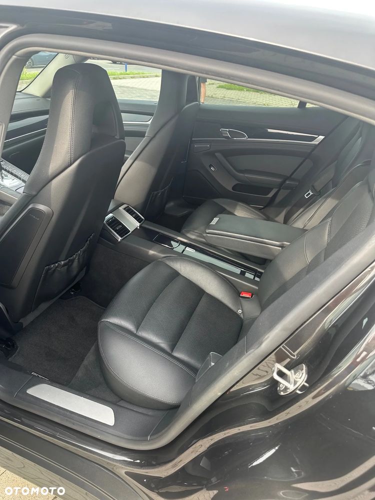 Porsche Panamera 4 PDK - 9