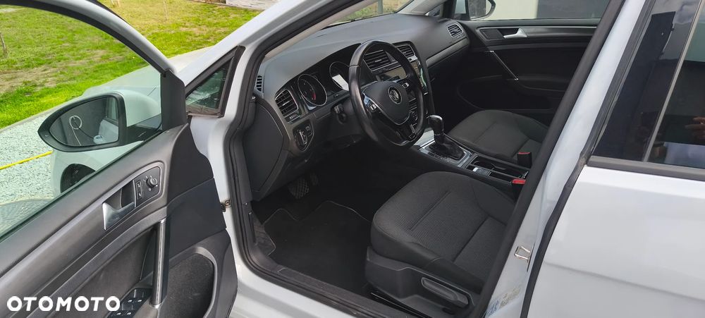 Volkswagen Golf - 9