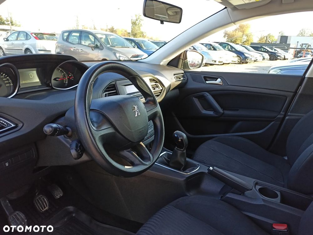 Peugeot 308 - 8