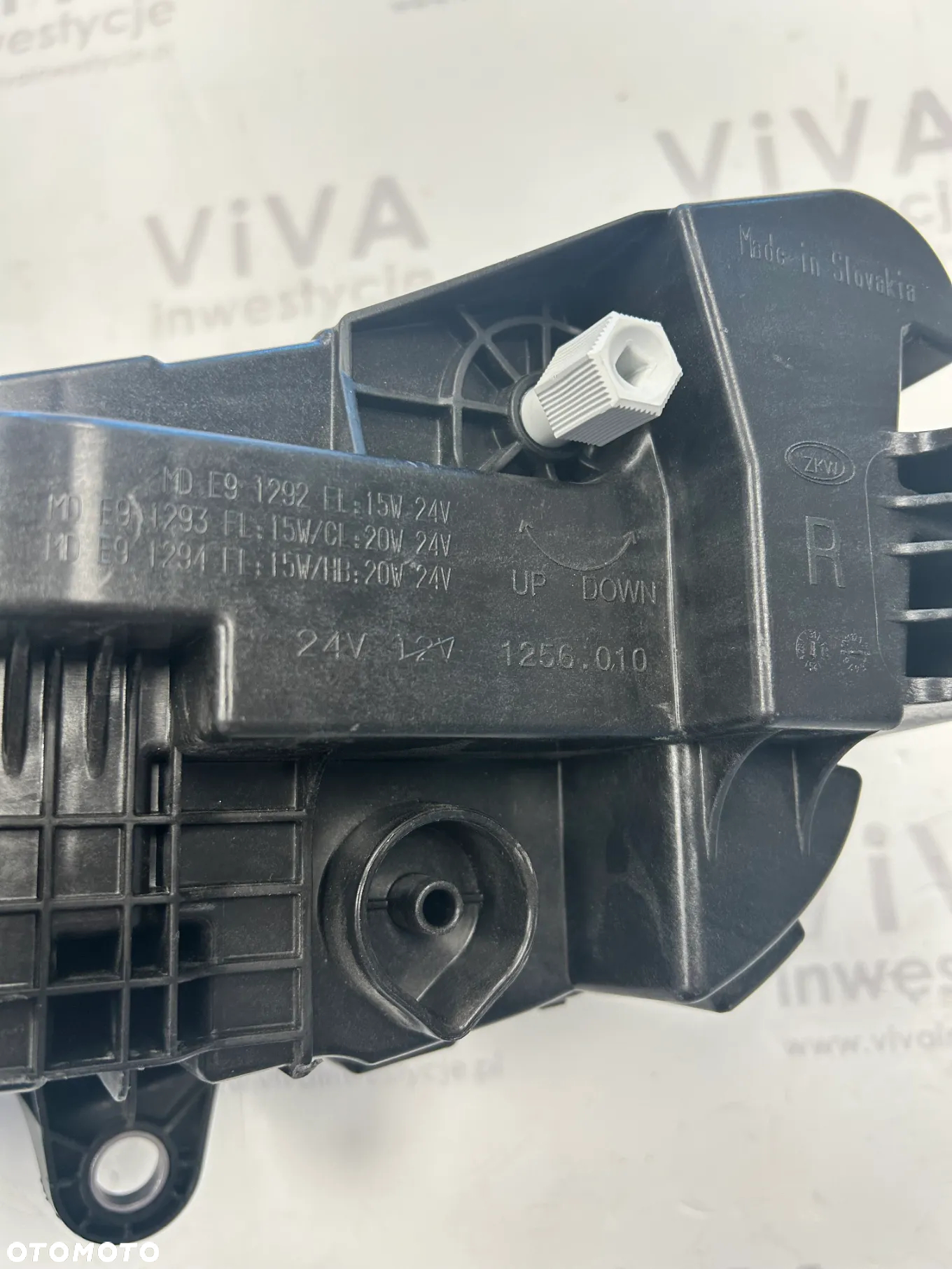 VOLVO OE HALOGEN REFLEKTOR PRZECIWMGIELNY PRAWY 23932945 - 6