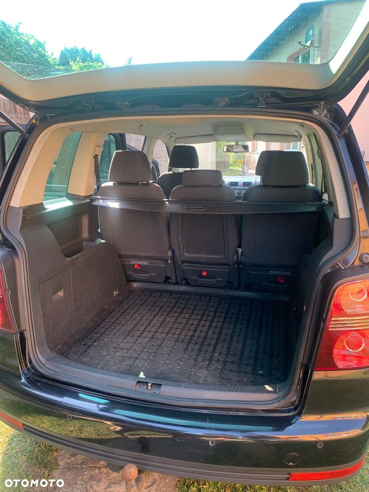 Volkswagen Touran 2.0 TDI Highline - 11