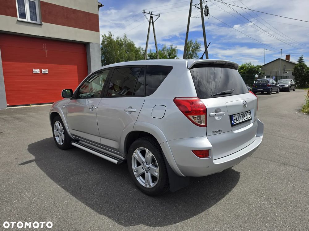 Toyota RAV4 2.2 D-4D X - 2
