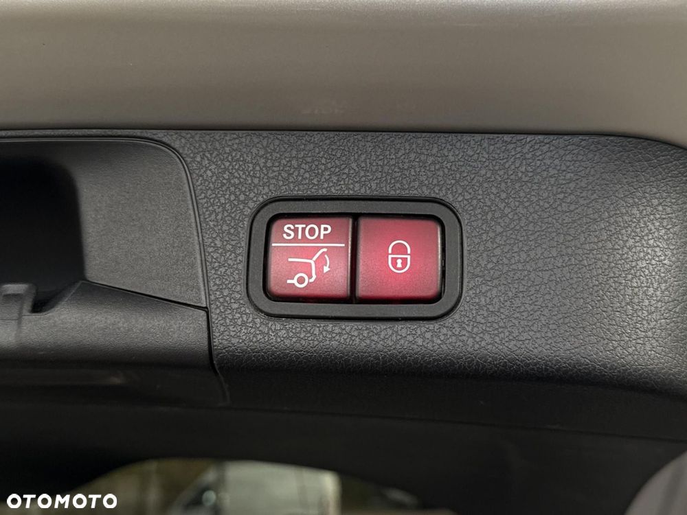 Mercedes-Benz GLB - 24