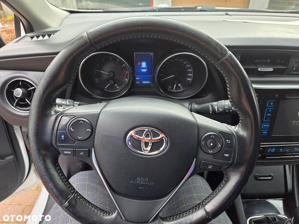 Toyota Auris 1.6 Prestige - 16