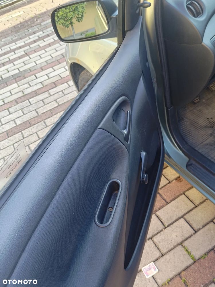 Toyota Yaris 1.0 Base - 7