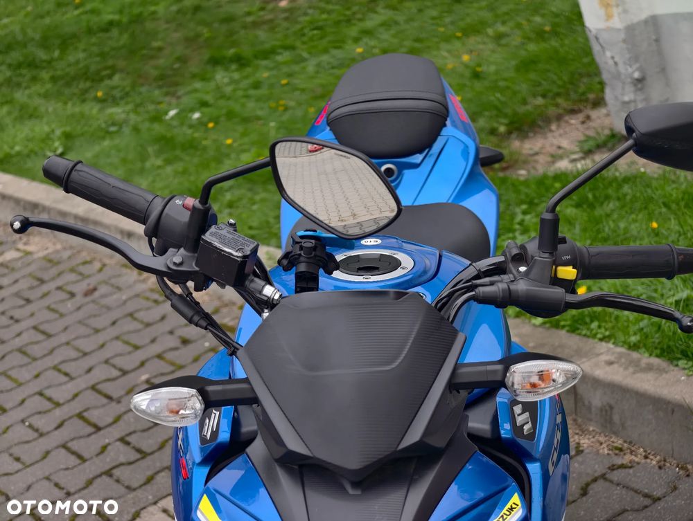 Suzuki GSX - 17