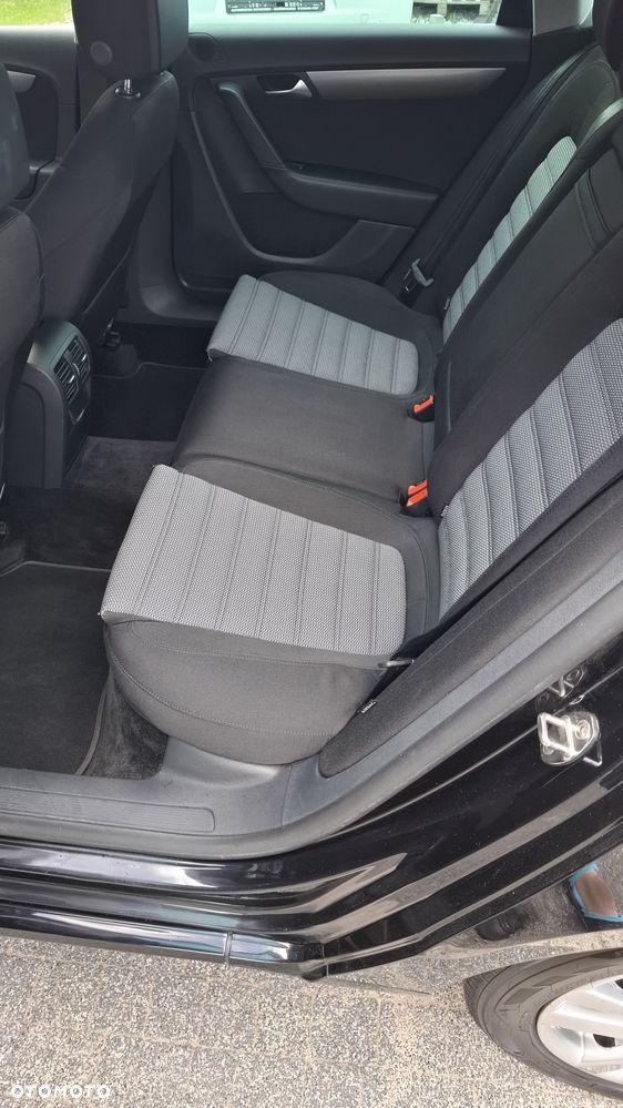 Volkswagen Passat - 13
