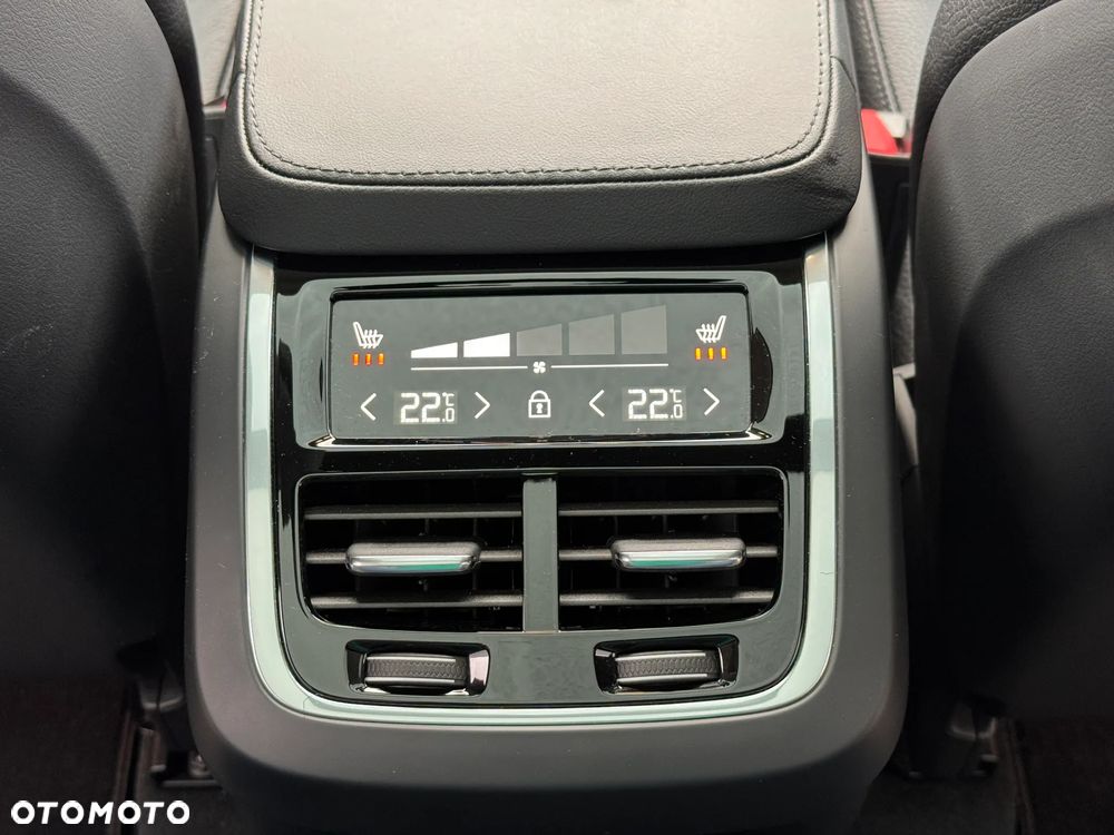 Volvo XC 90 B5 D AWD Ultimate Dark - 23