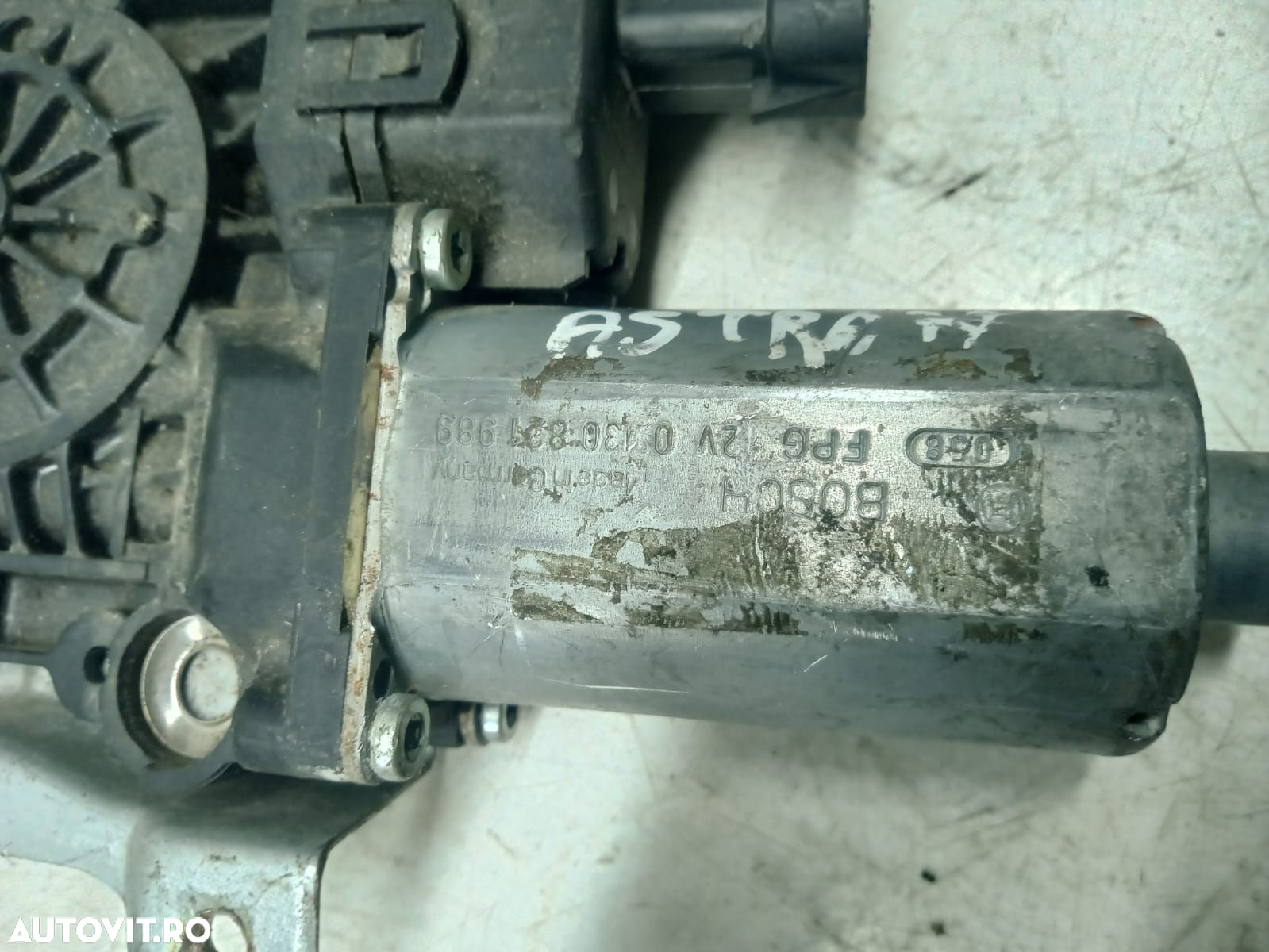 Macara geam dreapta fata 0130821989 Opel Astra H [2004 - 2007] - 2