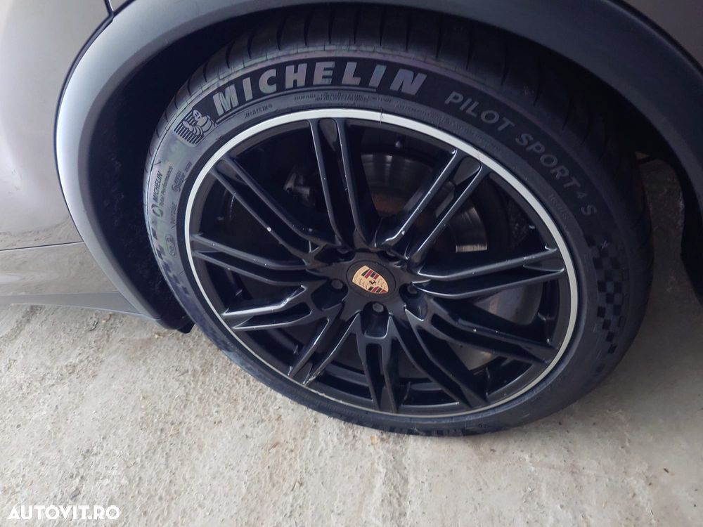 Porsche Cayenne - 11