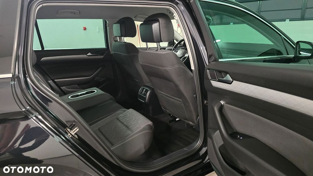 Volkswagen Passat - 15