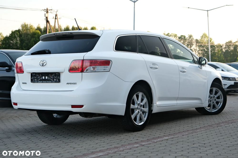 Toyota Avensis 1.8 Luna - 8