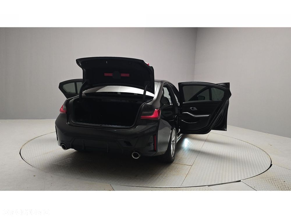 BMW Seria 3 320d xDrive mHEV M Sport - 12