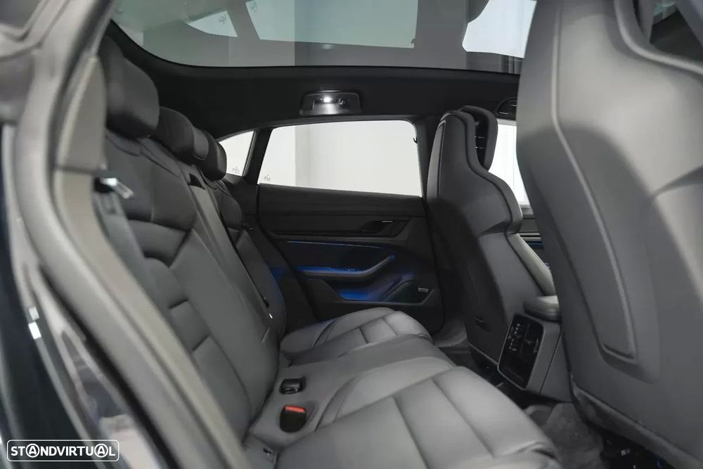 Porsche Taycan Cross Turismo 4 - 50