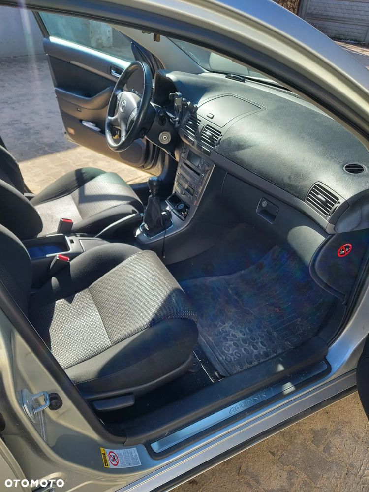 Toyota Avensis - 7