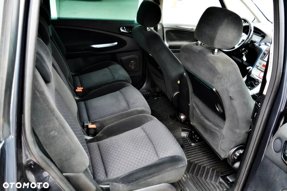 Ford Galaxy 2.0 Ghia - 18