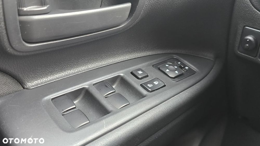 Mitsubishi Outlander - 40