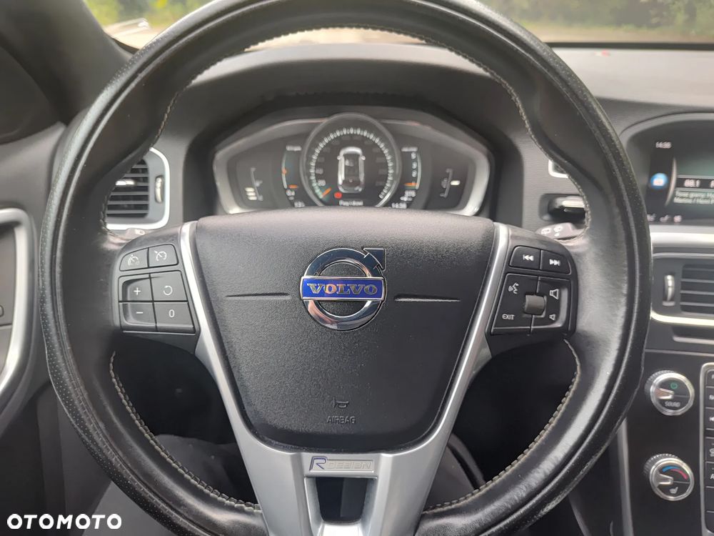 Volvo V60 D4 R-Design - 17