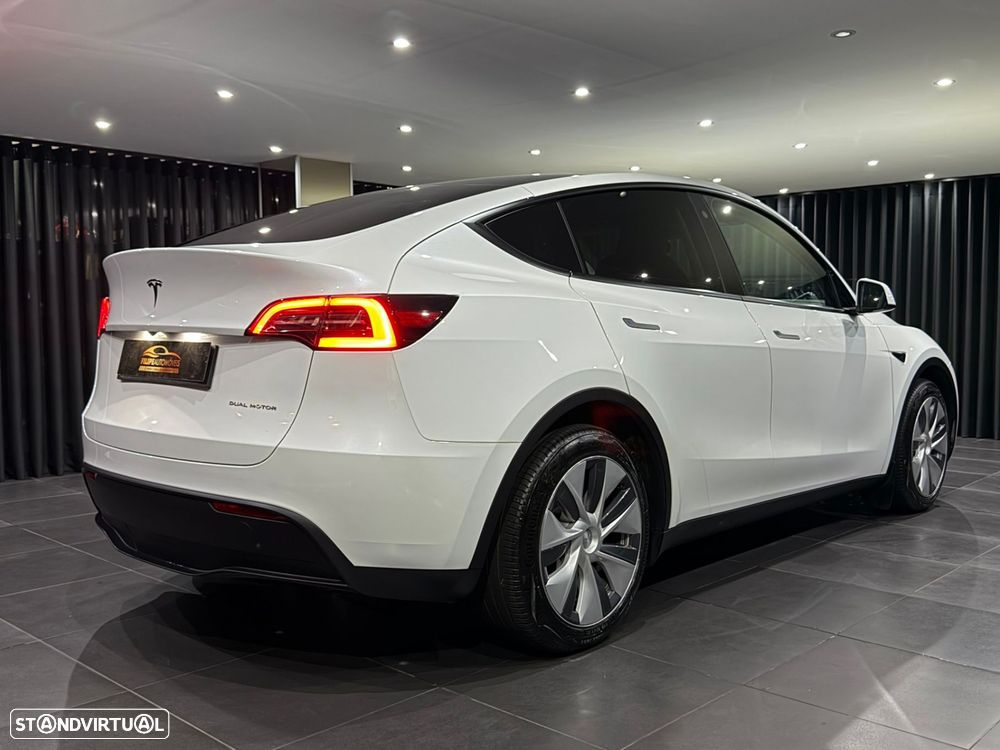 Tesla Model Y Long Range Dual Motor AWD - 9