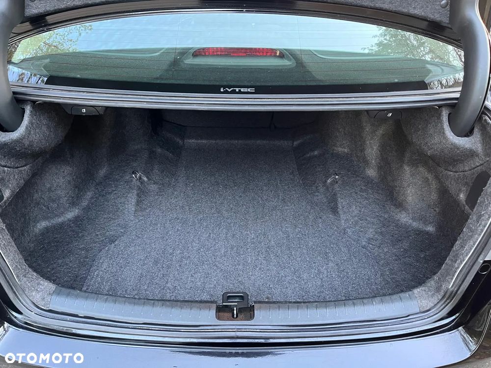 Honda Accord 2.0 Executive - 17